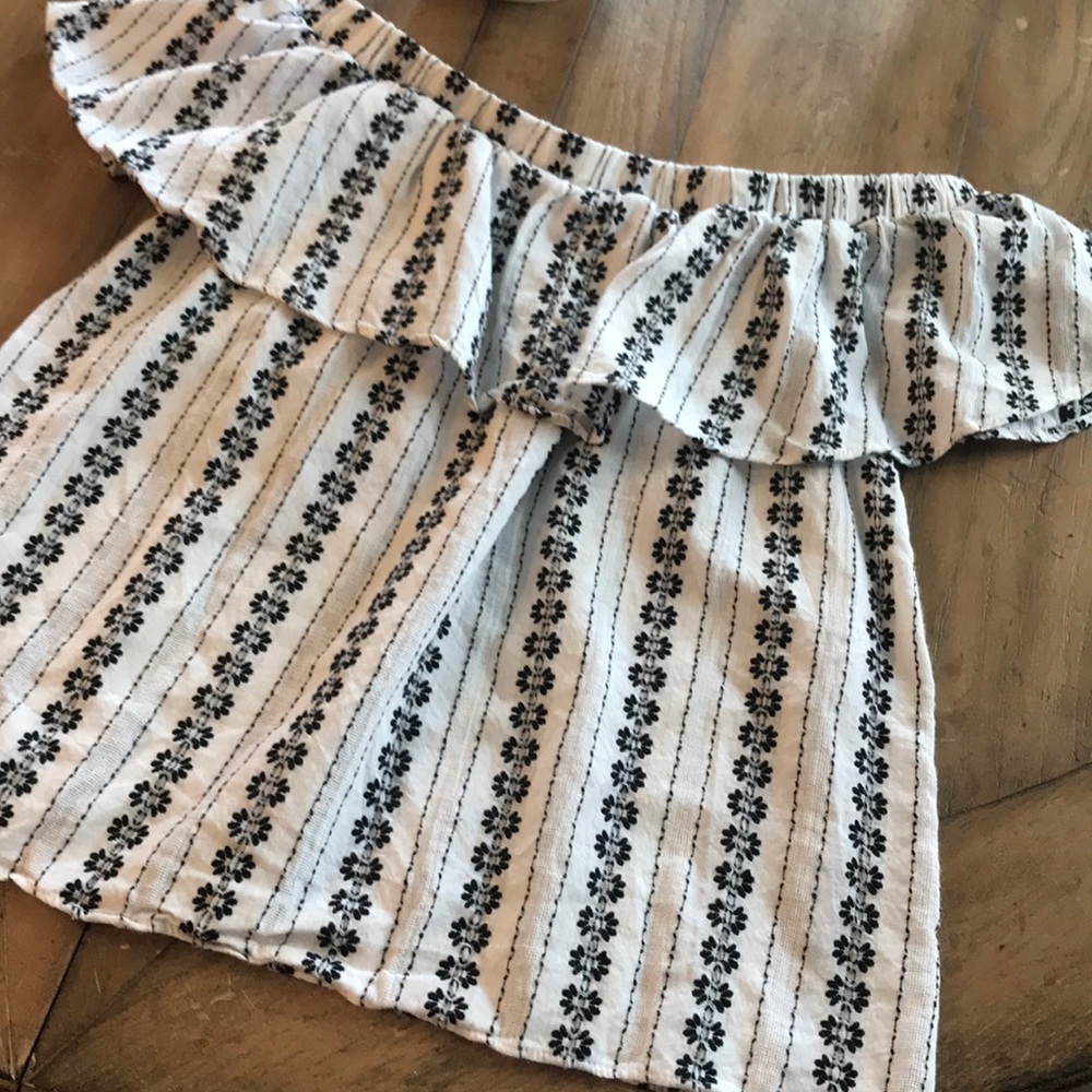 Off the shoulder black and white top